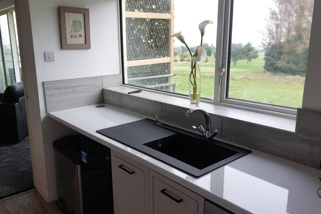 3 Bedroom Apartment With Golf Course View 泰恩河畔纽卡斯尔 外观 照片