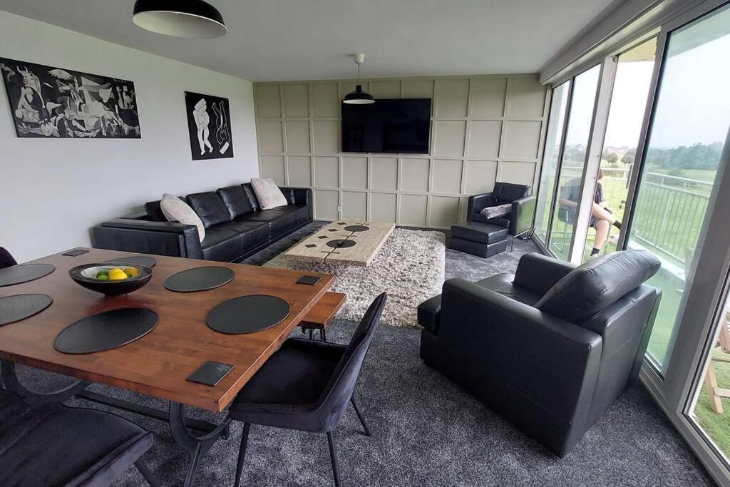 3 Bedroom Apartment With Golf Course View 泰恩河畔纽卡斯尔 外观 照片