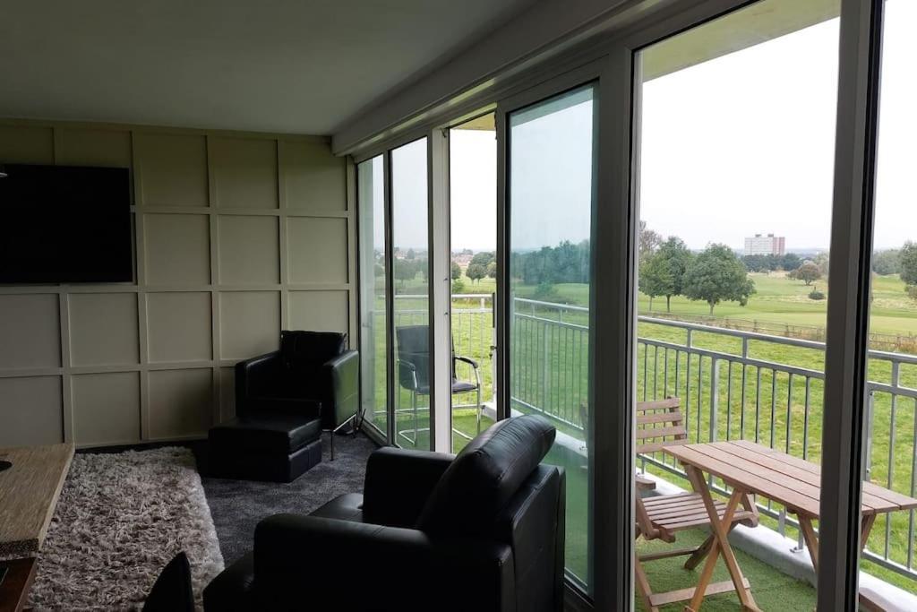 3 Bedroom Apartment With Golf Course View 泰恩河畔纽卡斯尔 外观 照片