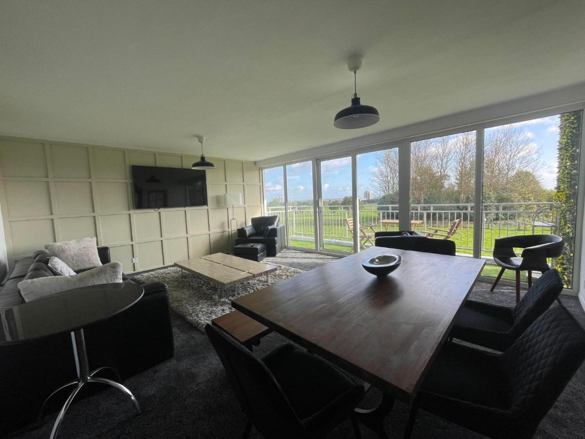 3 Bedroom Apartment With Golf Course View 泰恩河畔纽卡斯尔 外观 照片