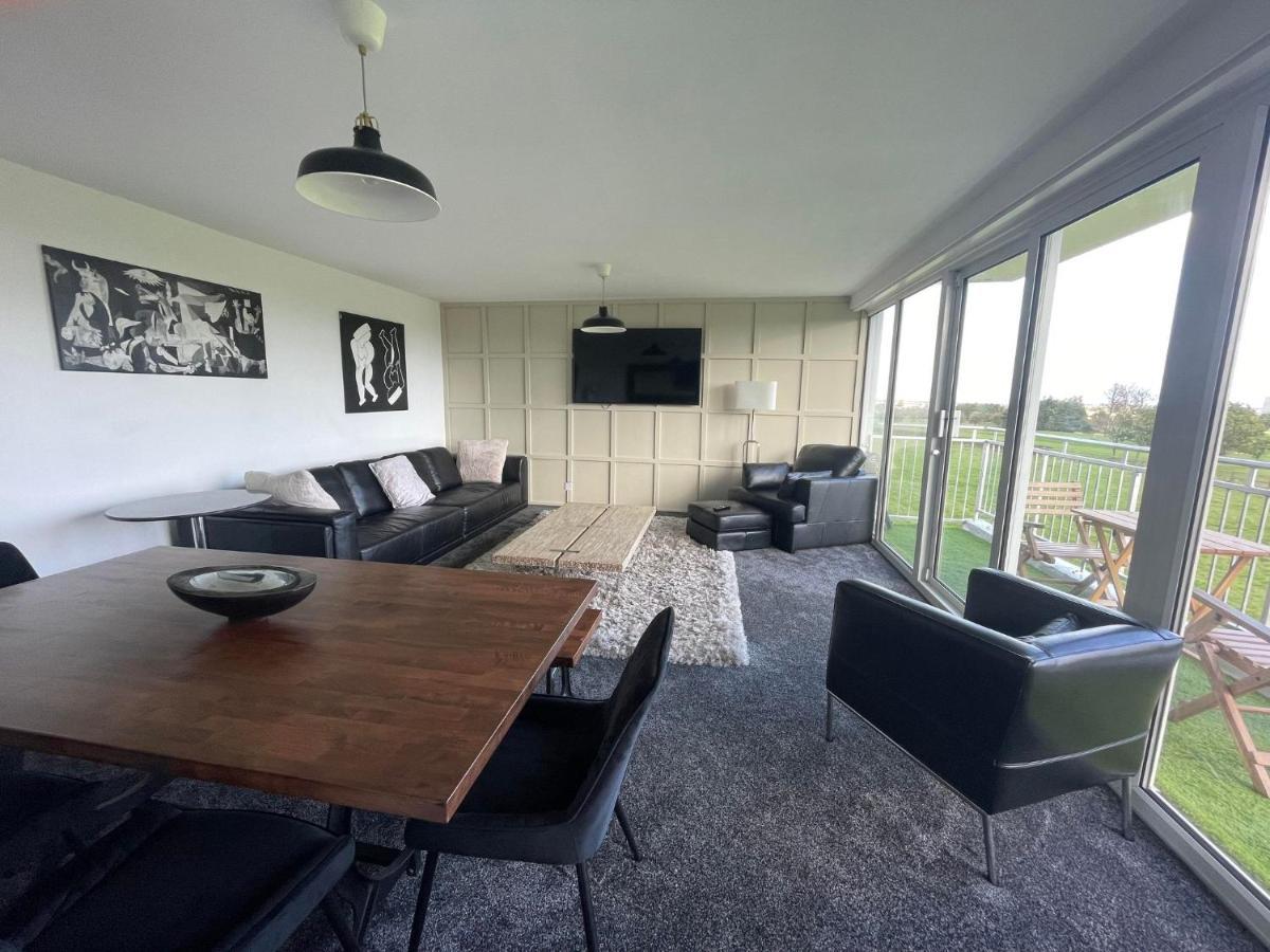 3 Bedroom Apartment With Golf Course View 泰恩河畔纽卡斯尔 外观 照片
