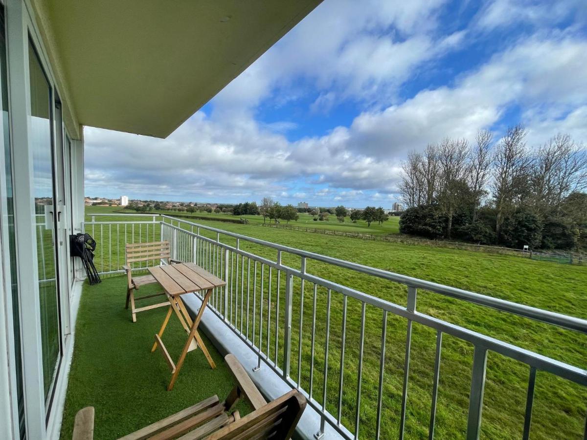 3 Bedroom Apartment With Golf Course View 泰恩河畔纽卡斯尔 外观 照片