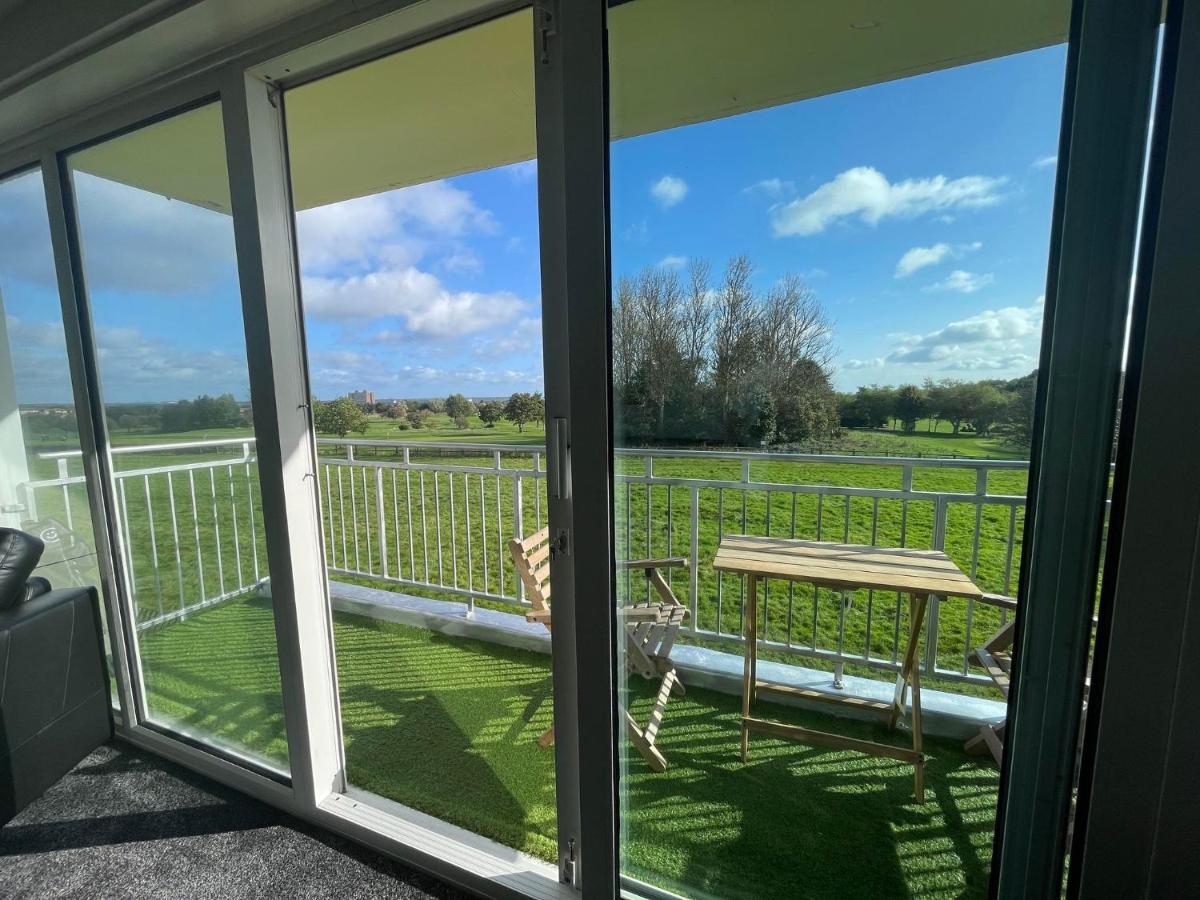 3 Bedroom Apartment With Golf Course View 泰恩河畔纽卡斯尔 外观 照片