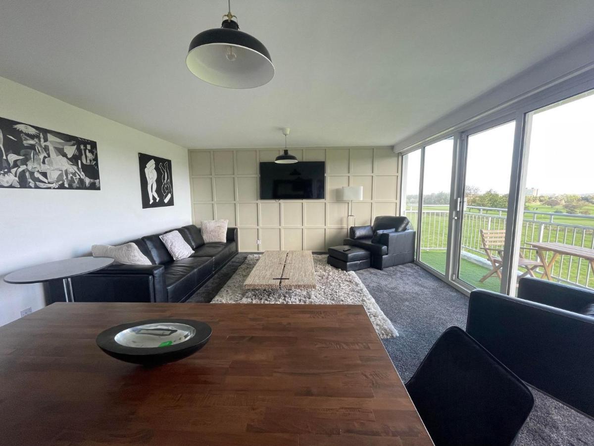 3 Bedroom Apartment With Golf Course View 泰恩河畔纽卡斯尔 外观 照片
