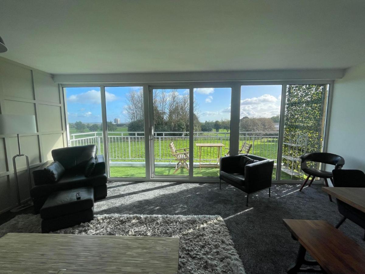 3 Bedroom Apartment With Golf Course View 泰恩河畔纽卡斯尔 外观 照片