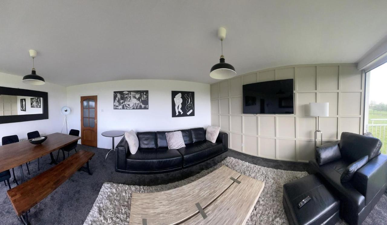3 Bedroom Apartment With Golf Course View 泰恩河畔纽卡斯尔 外观 照片