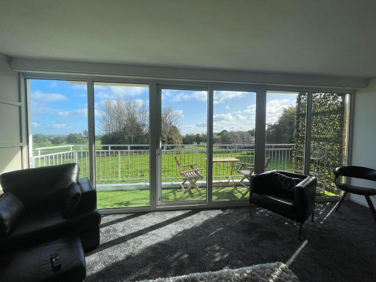 3 Bedroom Apartment With Golf Course View 泰恩河畔纽卡斯尔 外观 照片